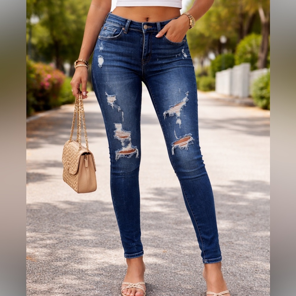 WOMENS SIZE 28 JUDY BLUE BOYFRIEND FIT DISTRESSED JEANS